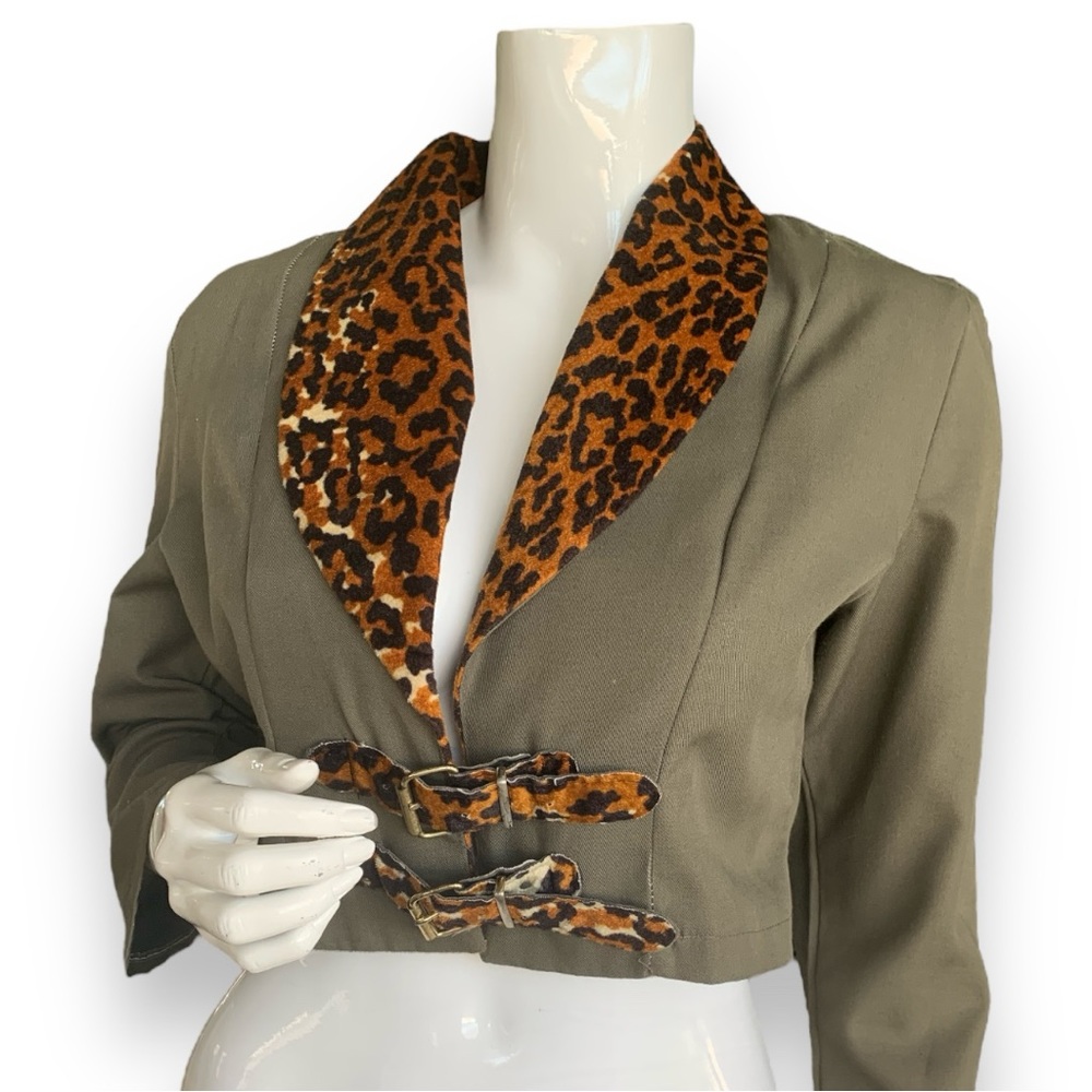 KELLY FASHION LEOPARD TRIM OLIVE GREEN CROP BLAZER. JUNIOR SIZE LARGE